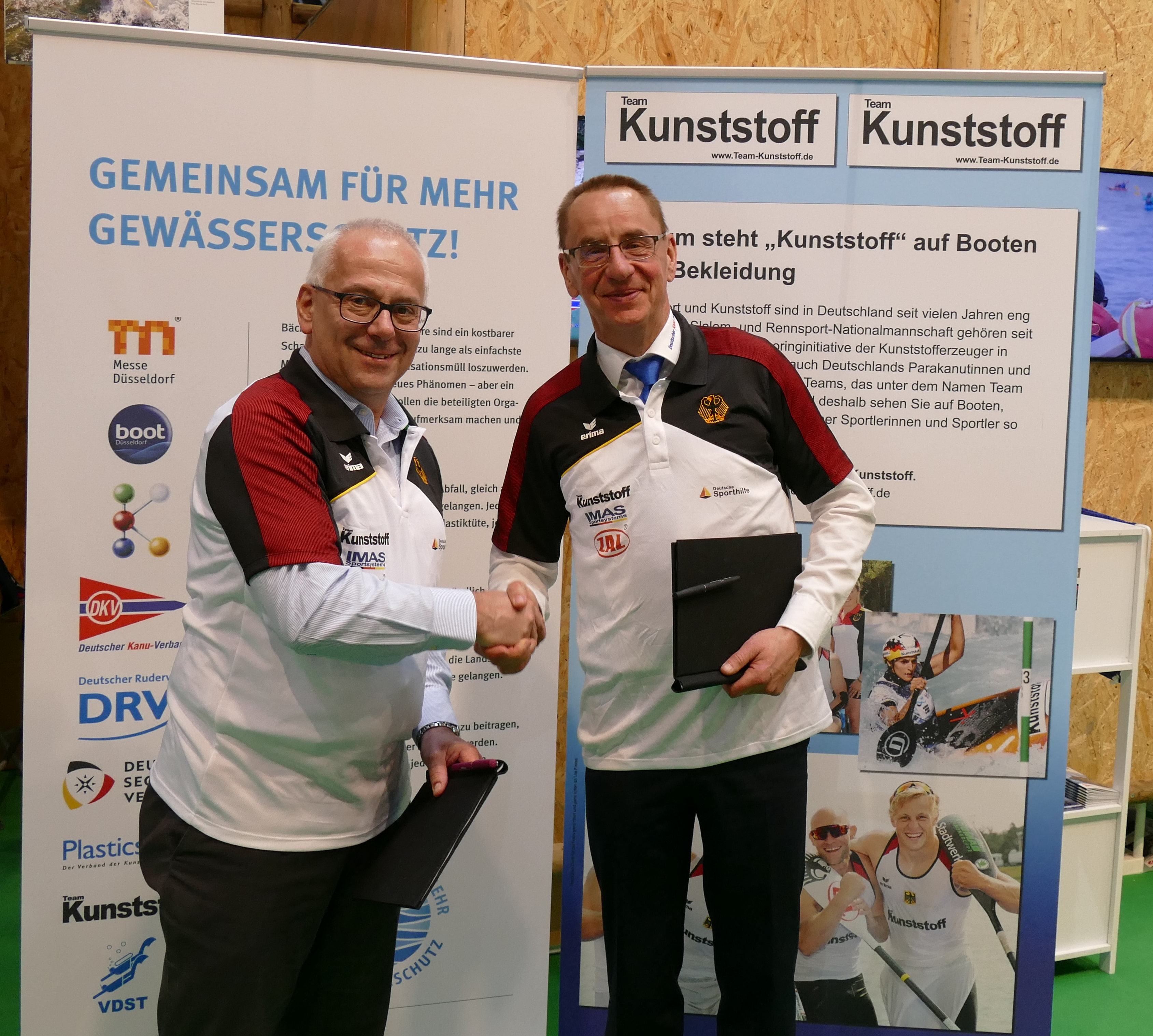 Vertragsverlängerung Team Kunststoff zwischen PlasticsEurope und DKV auf boot 2020 3).jpg