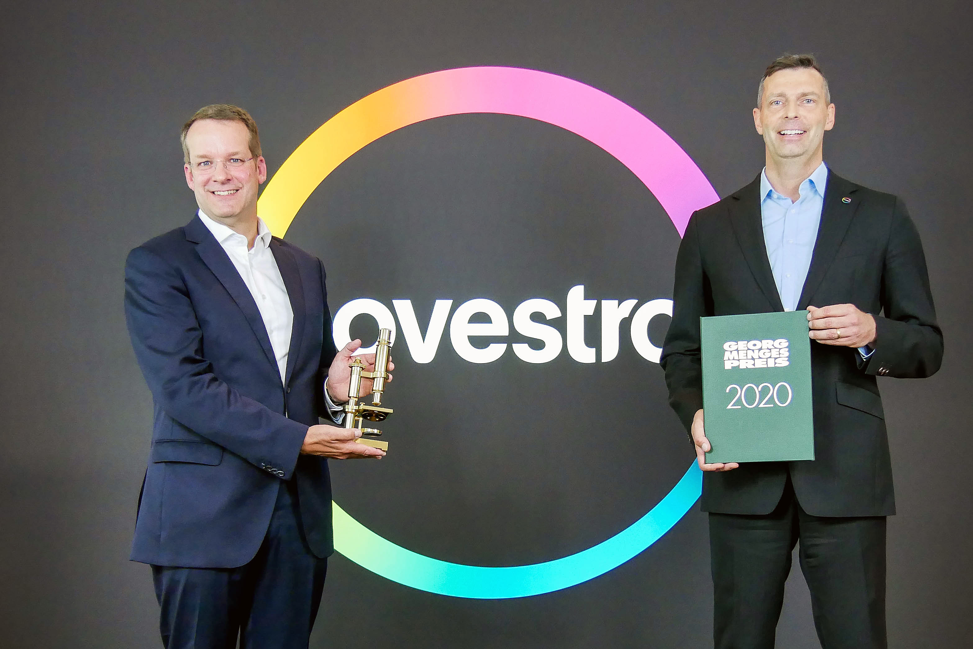 Foto Verleihung Georg-Menges-Preis an Dr. Markus Steilemann, CEO Covestro.jpg