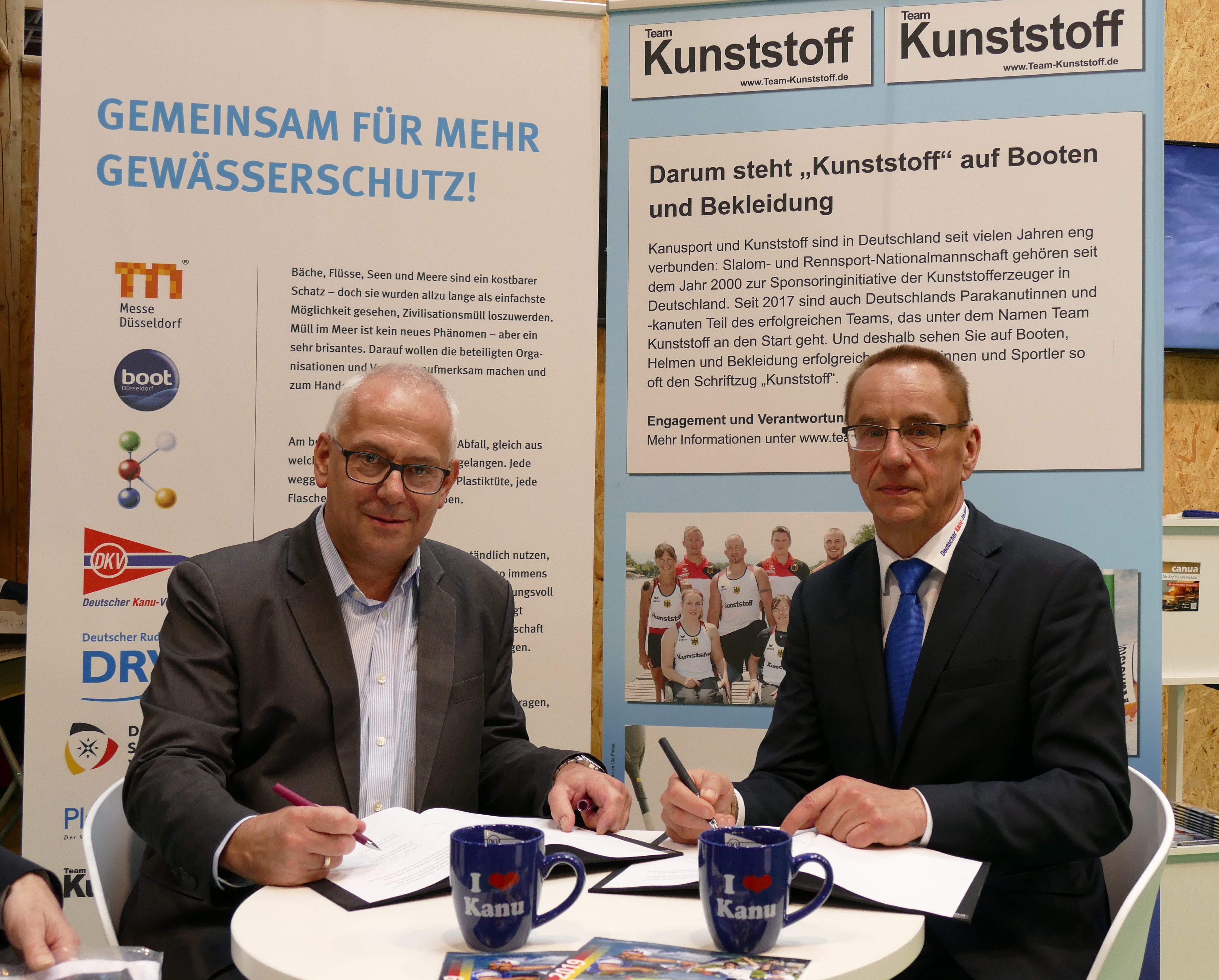 Vertragsverlängerung Team Kunststoff zwischen PlasticsEurope und DKV auf boot 2020 1).png